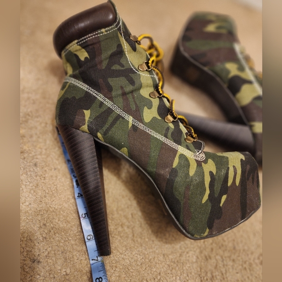 Camouflage High Heel Boots - Picture 5 of 5